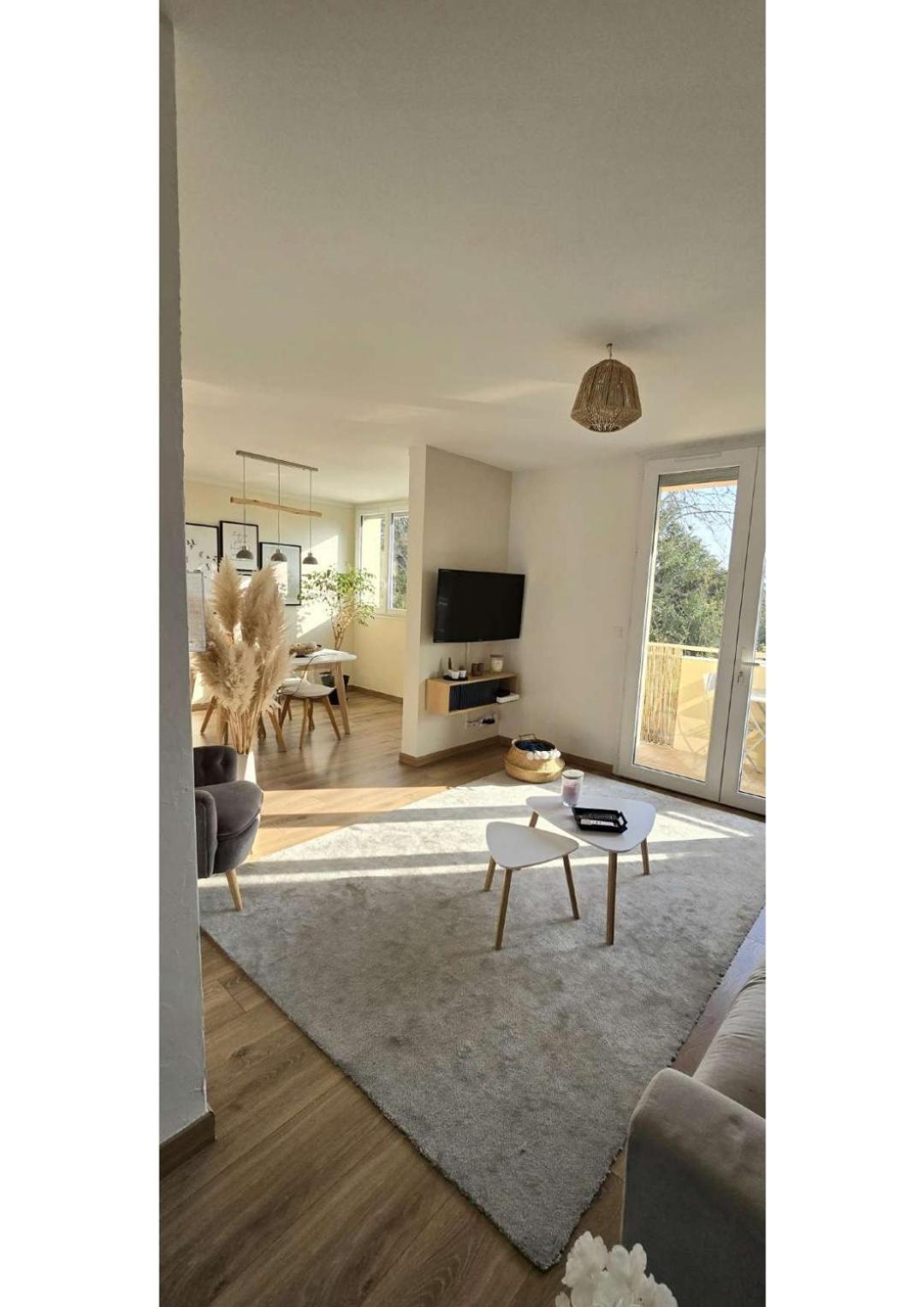 Апартаменты Superbe T3 Cosy, Parking Gratuit + Balcon Риом Экстерьер фото