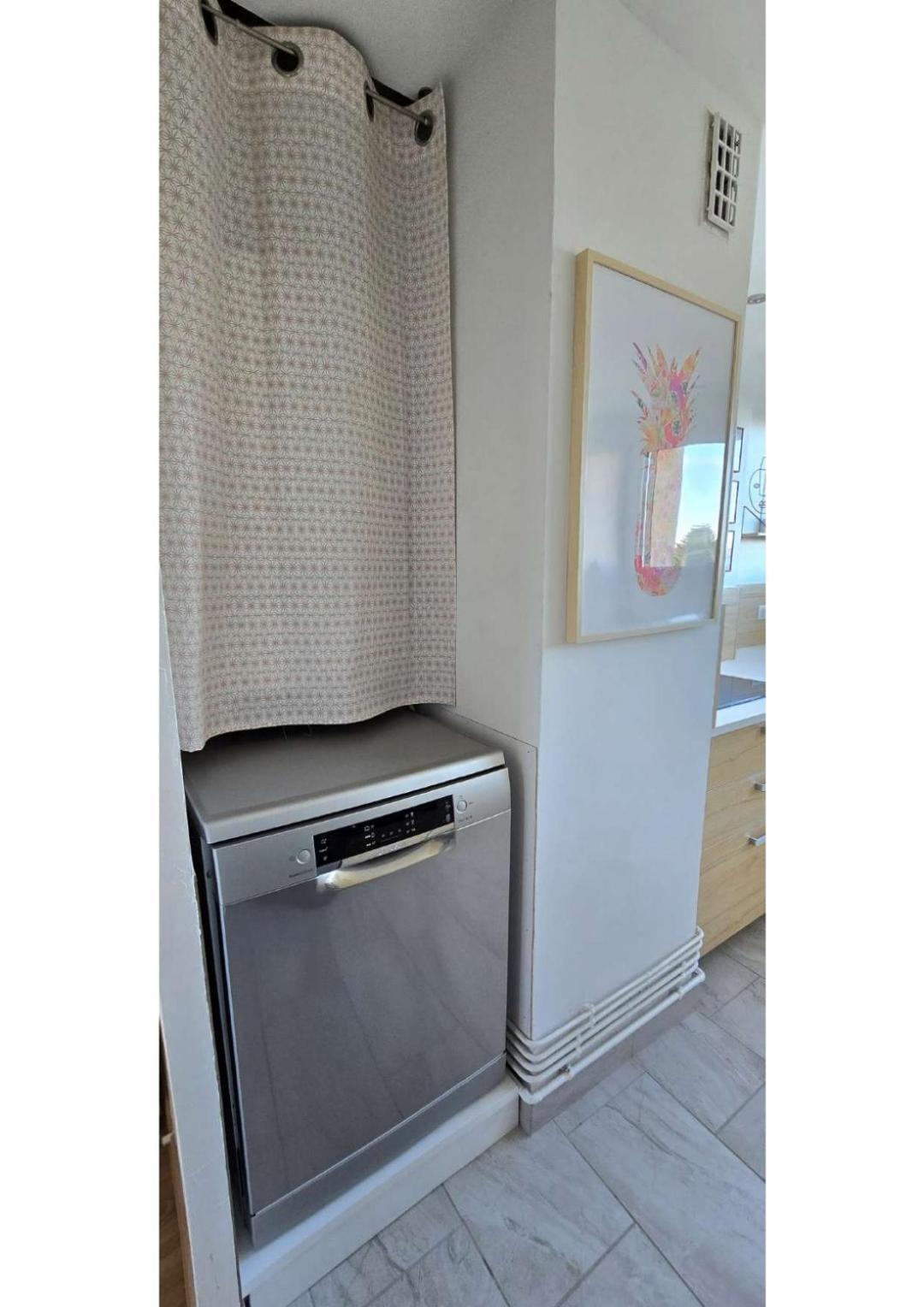 Апартаменты Superbe T3 Cosy, Parking Gratuit + Balcon Риом Экстерьер фото