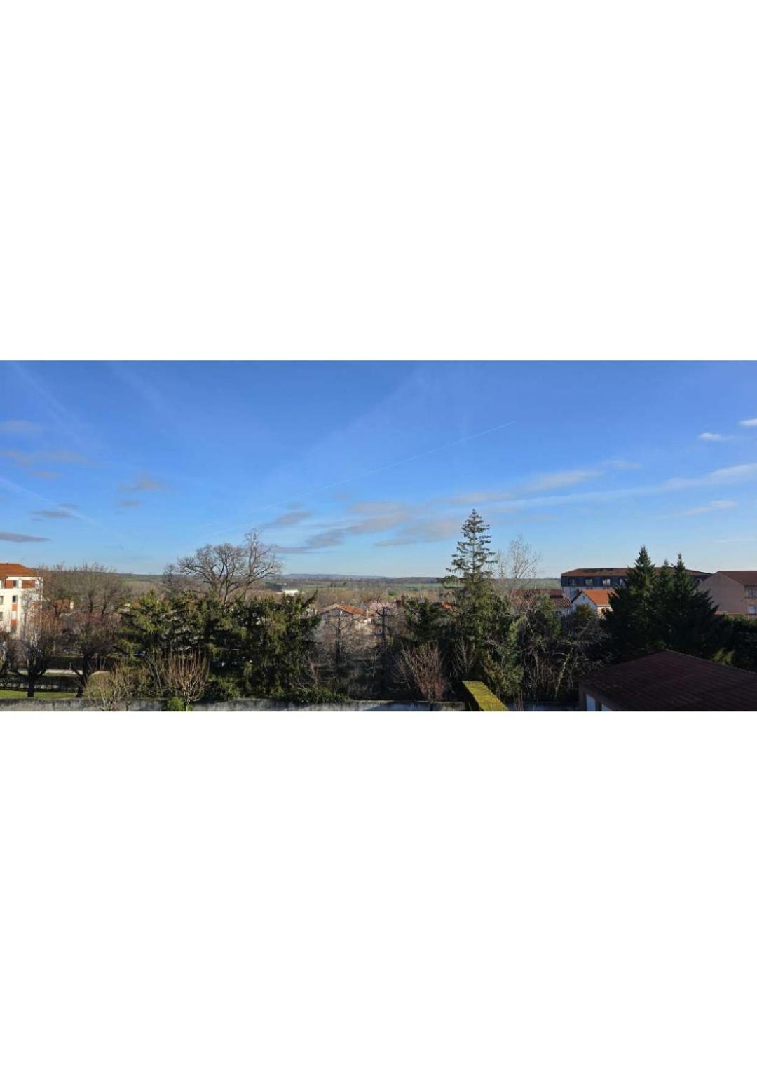 Апартаменты Superbe T3 Cosy, Parking Gratuit + Balcon Риом Экстерьер фото