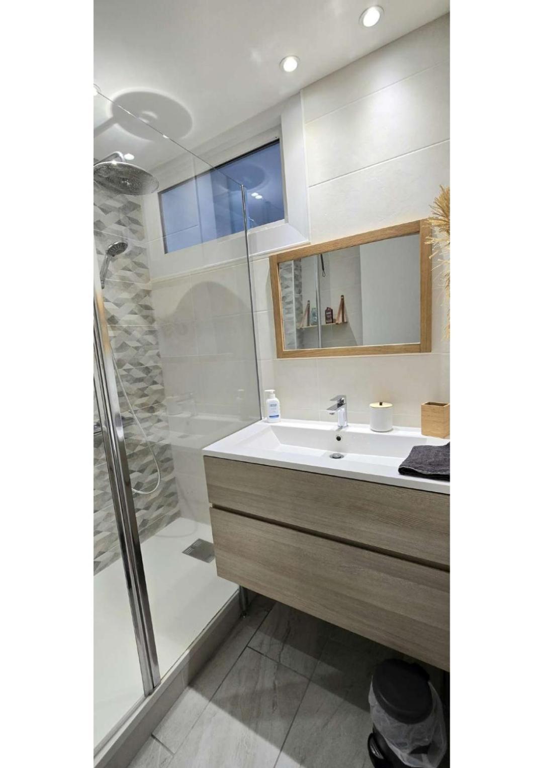 Апартаменты Superbe T3 Cosy, Parking Gratuit + Balcon Риом Экстерьер фото
