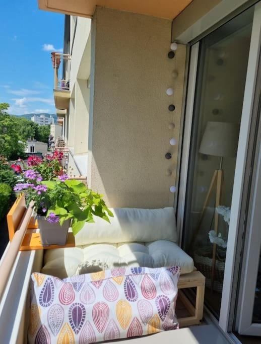 Апартаменты Superbe T3 Cosy, Parking Gratuit + Balcon Риом Экстерьер фото